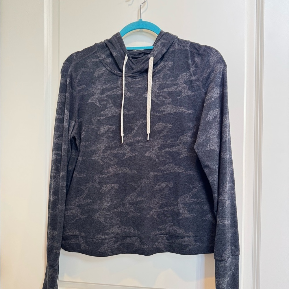 Vuori Essential Hoodie - Camo Black/Gray - Size Small